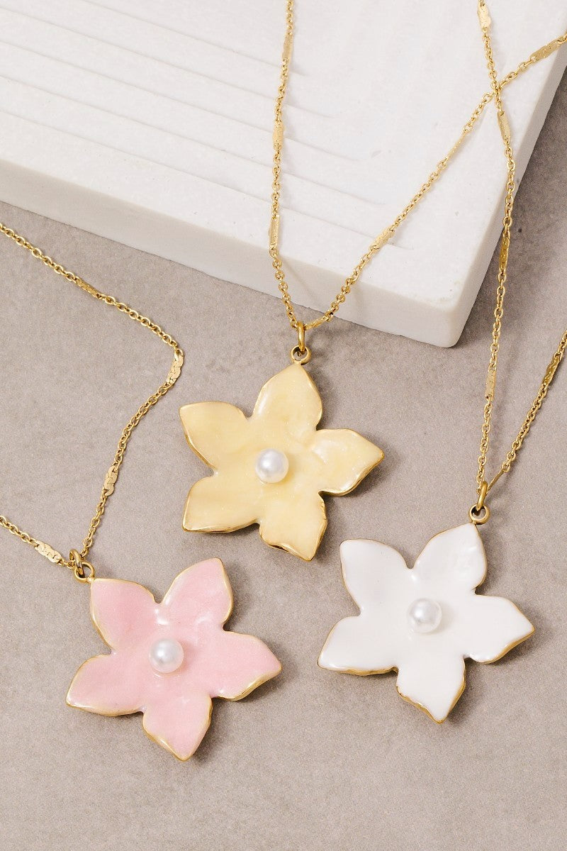 Flower Pendant Necklace White