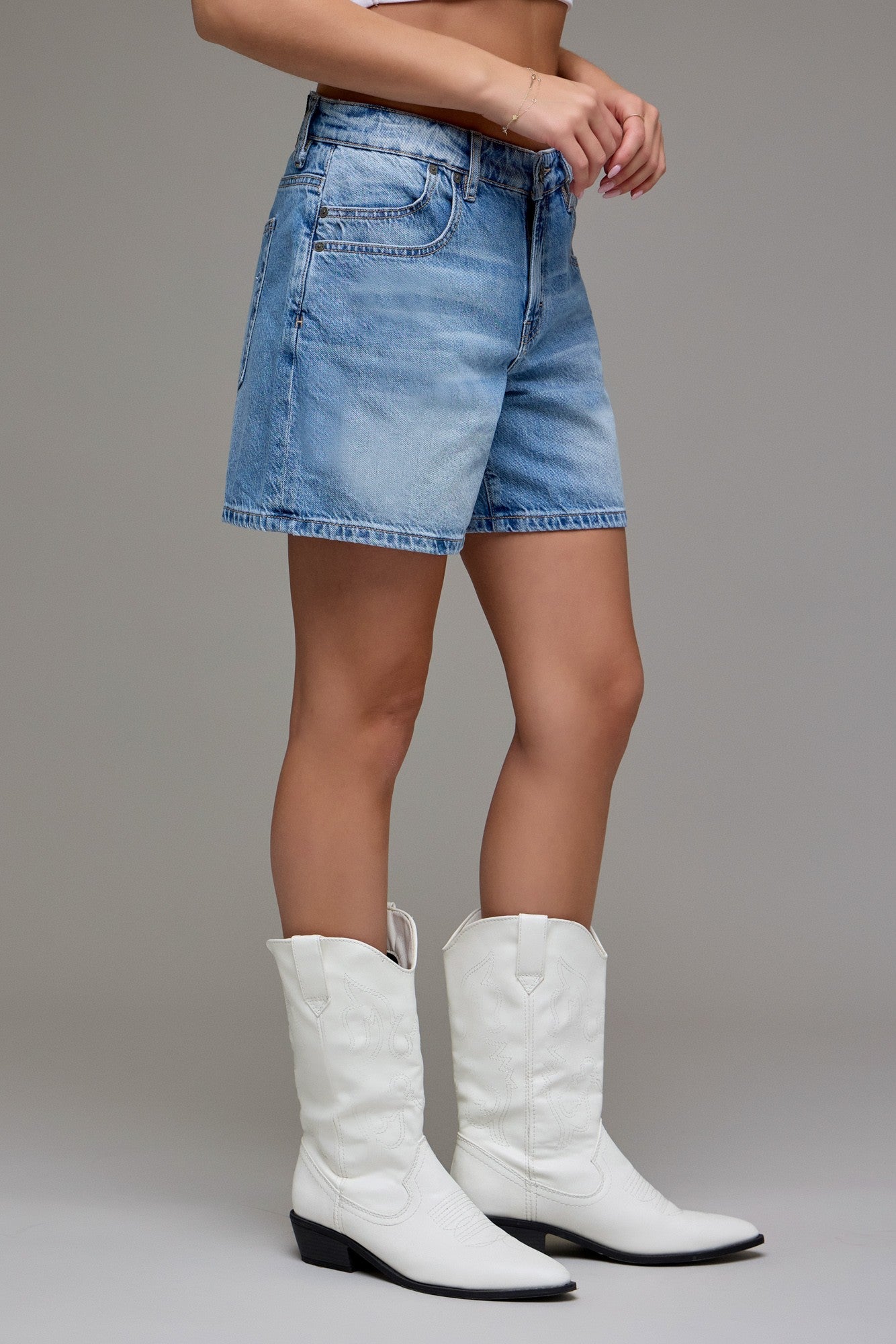 Medium Wash Barrel Shorts - Clothe Boutique