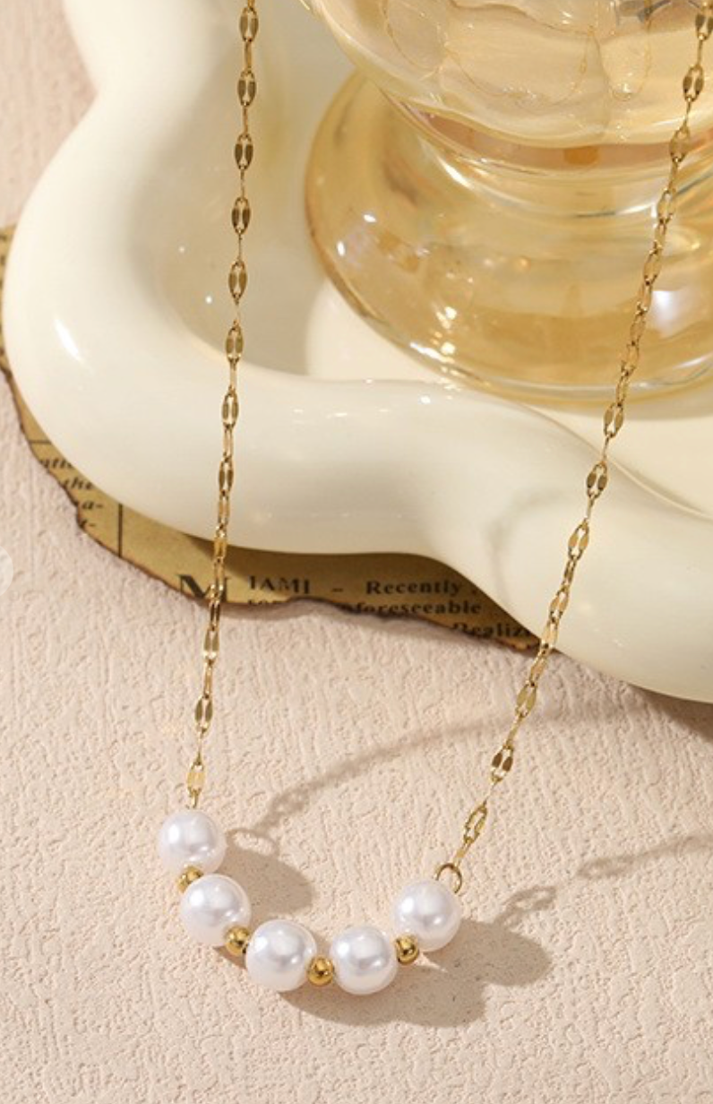 Classic Pearls Necklace