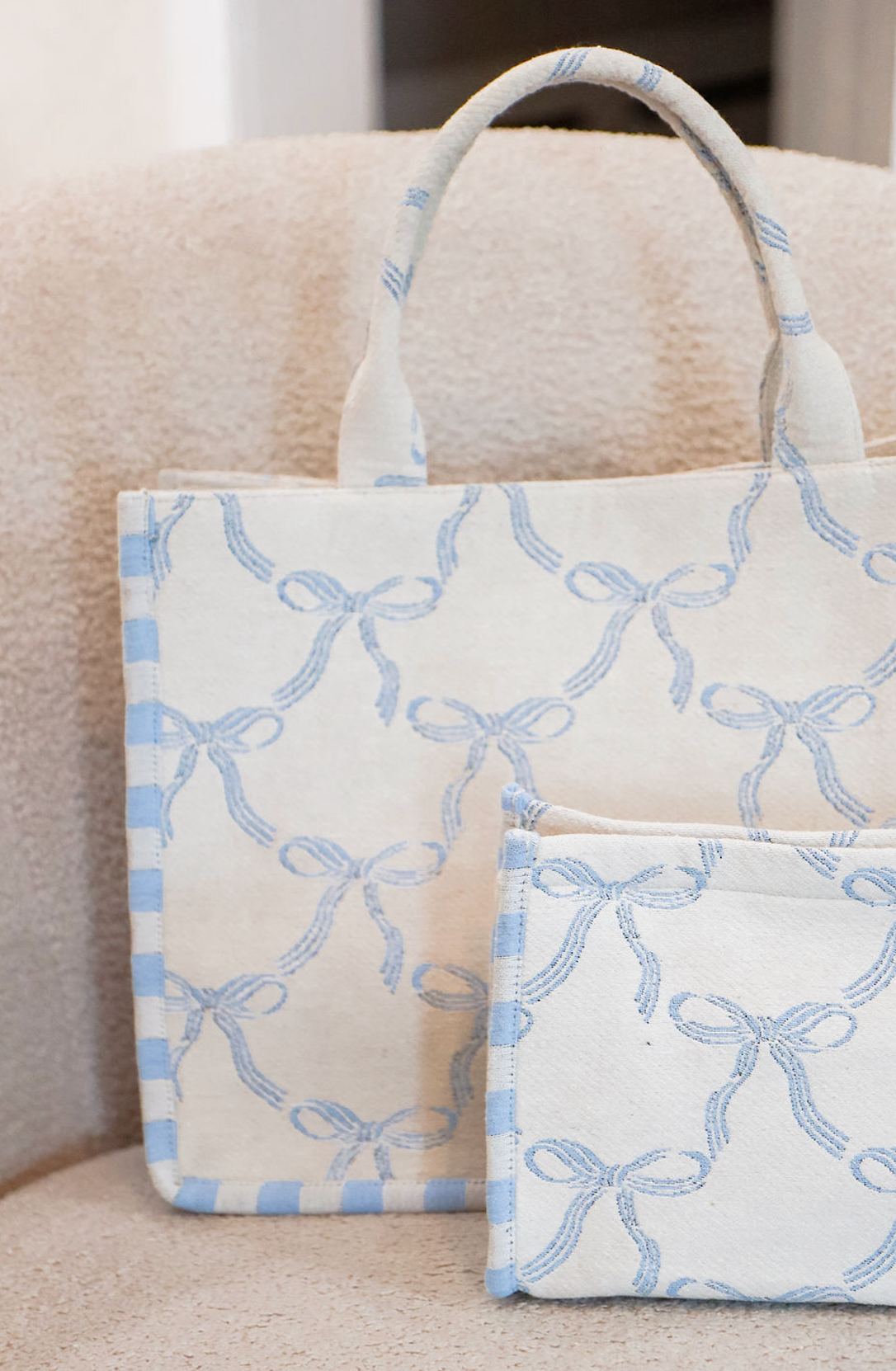 Bella Bows Zipper Wristlet