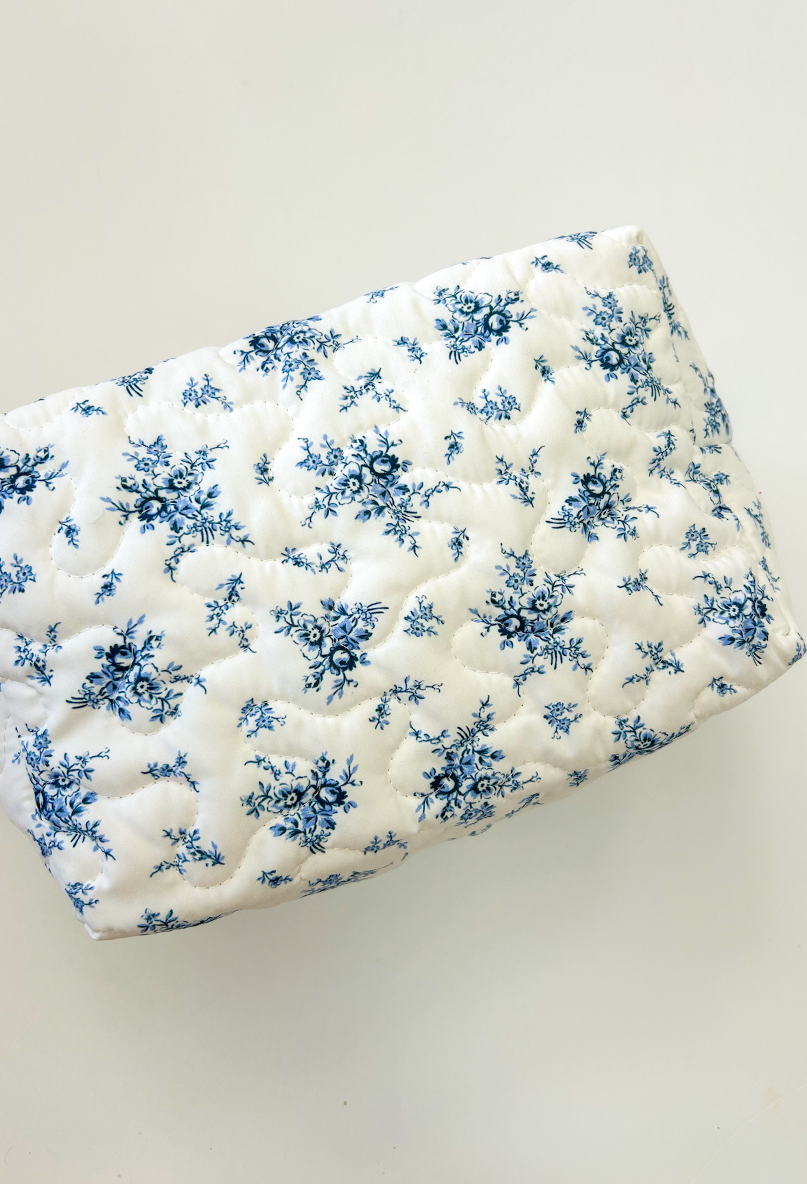 Picnic Navy Floral Quilted Makeup Bag L