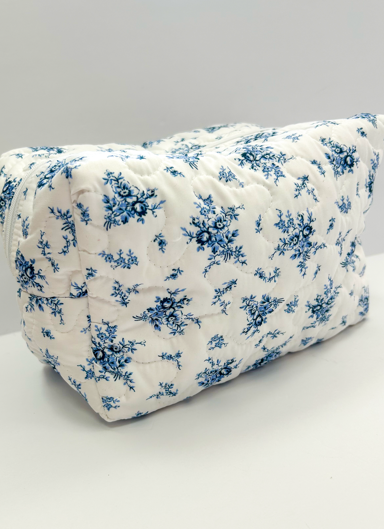 Picnic Navy Floral Quilted Makeup Bag L