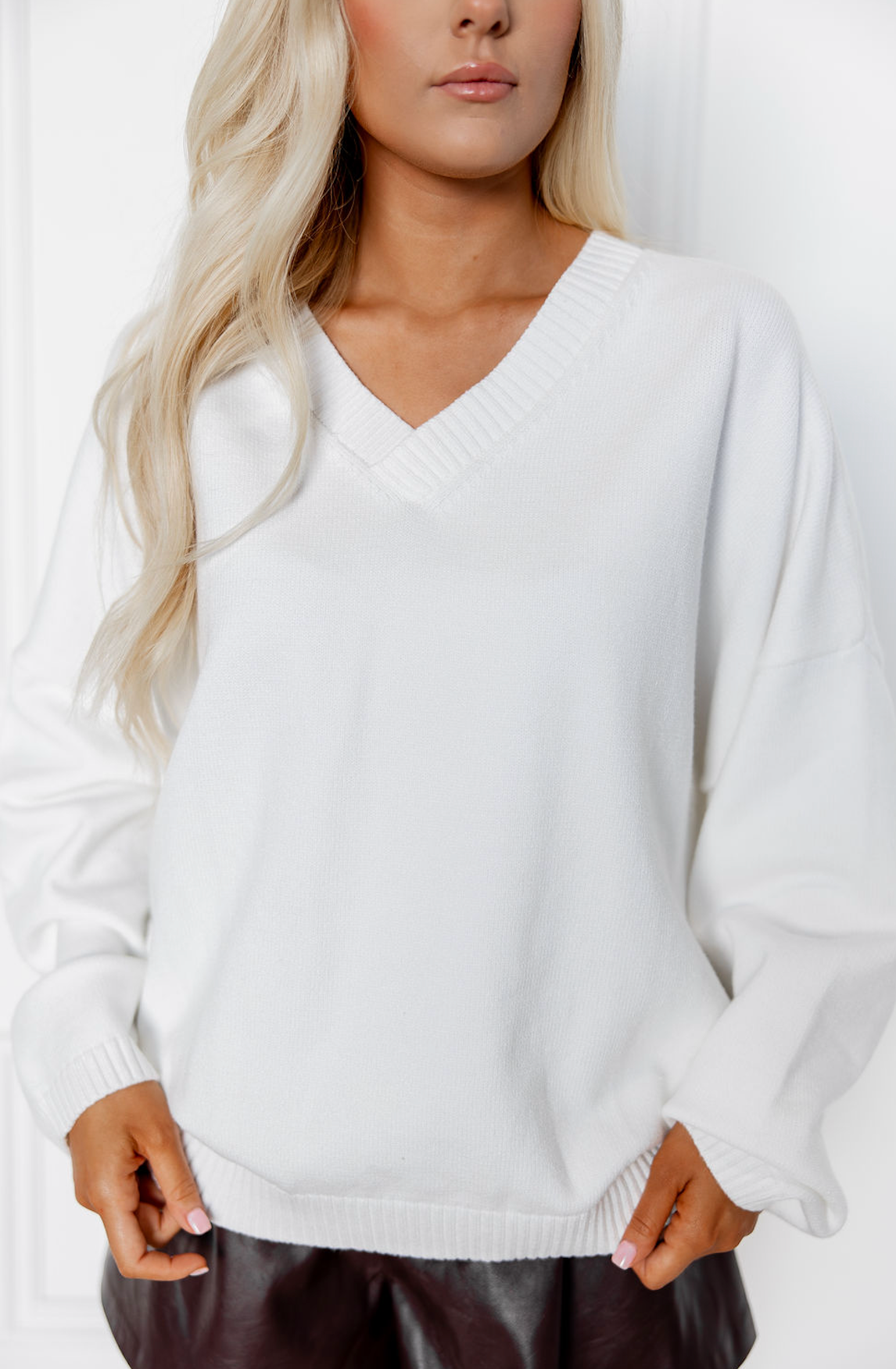 Off White V-neck Knit Pullover