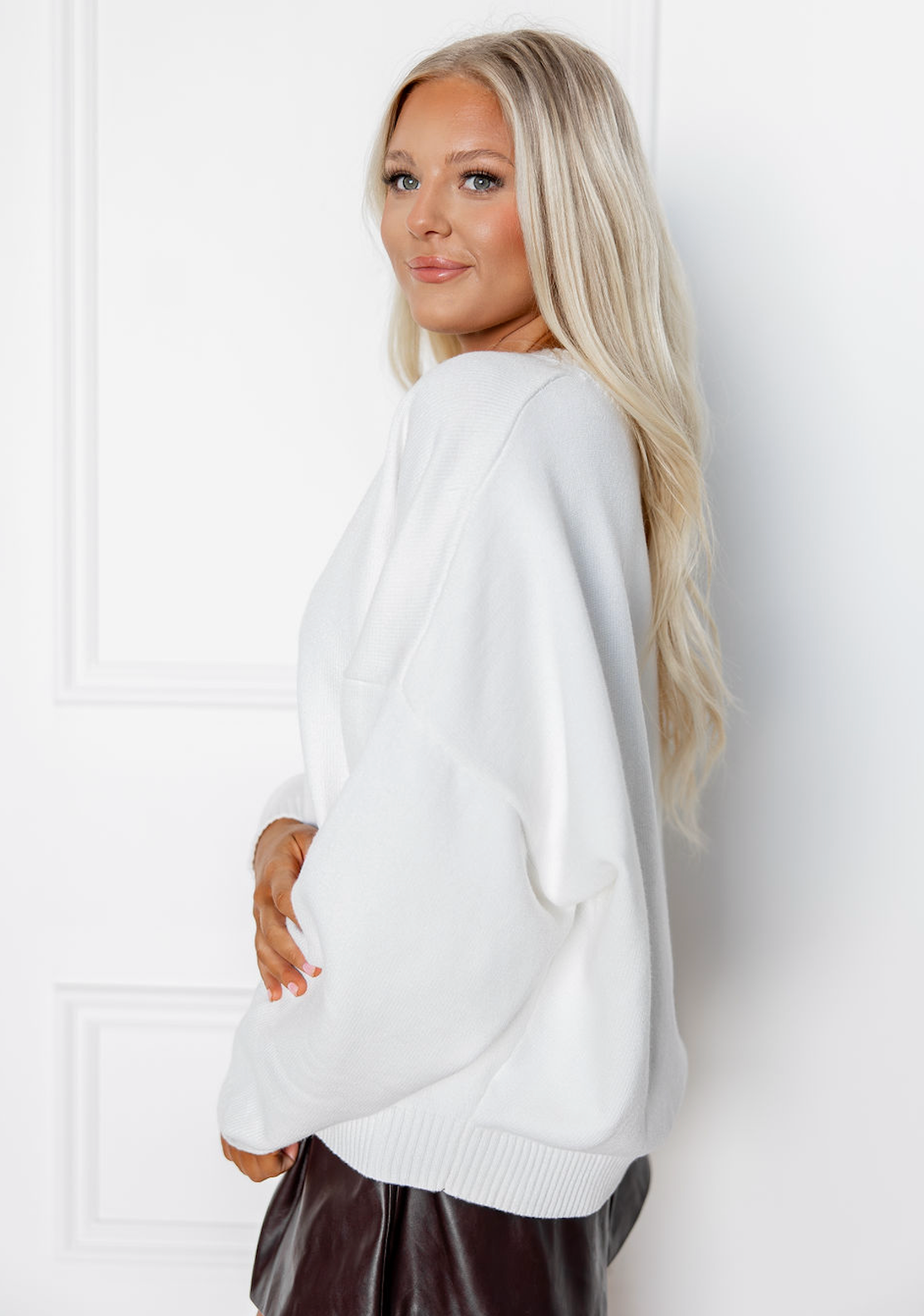 Off White V-neck Knit Pullover