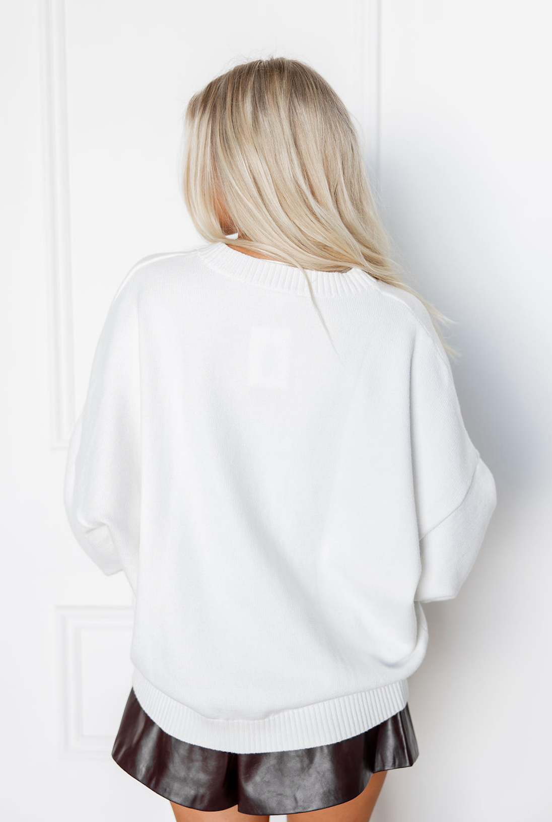 Off White V-neck Knit Pullover