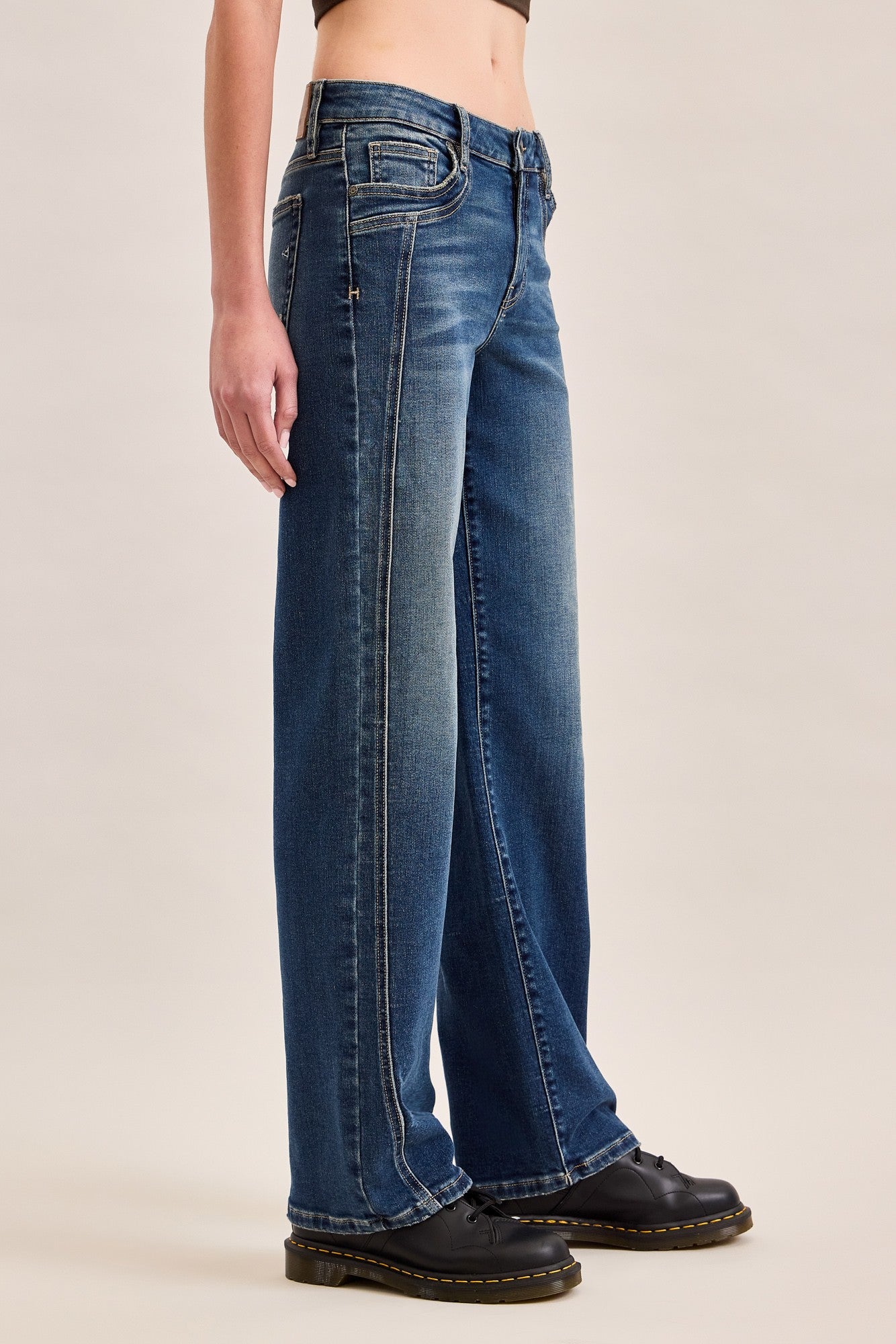 Straight Leg Jeans w/ Side Seam