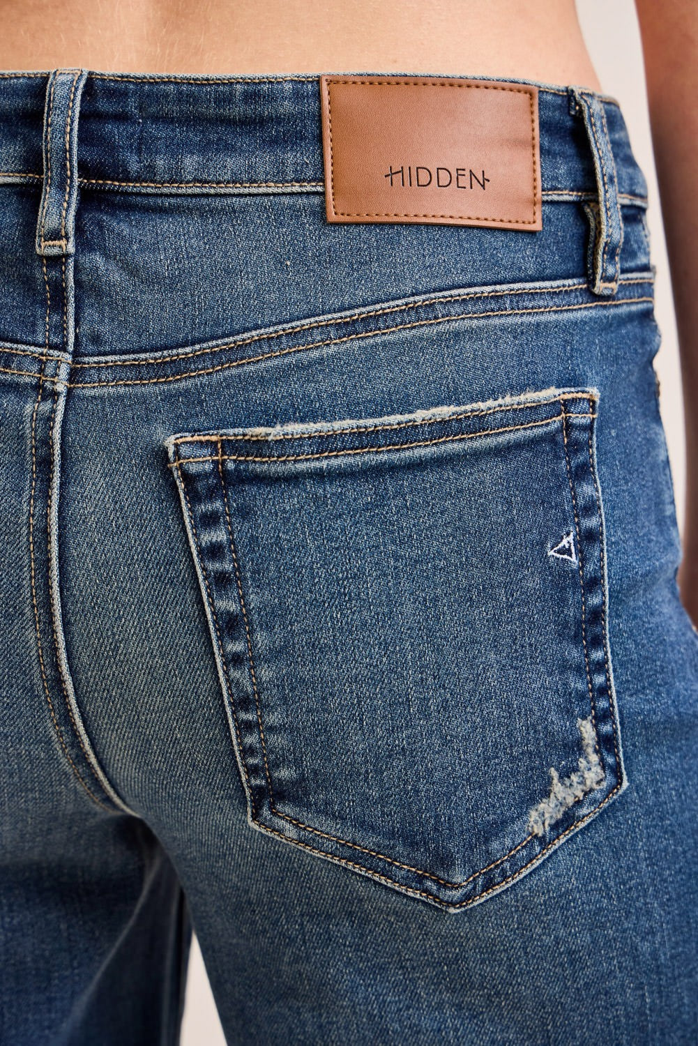 Straight Leg Jeans w/ Side Seam