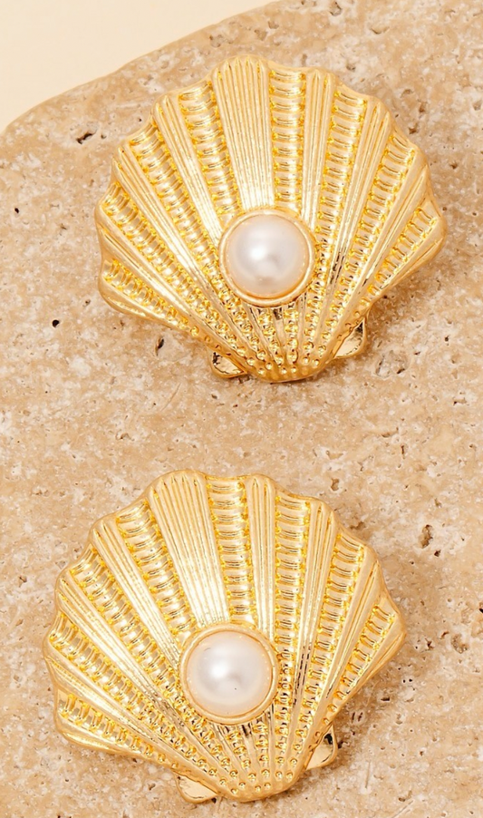 Shell w/ Pearl Studs
