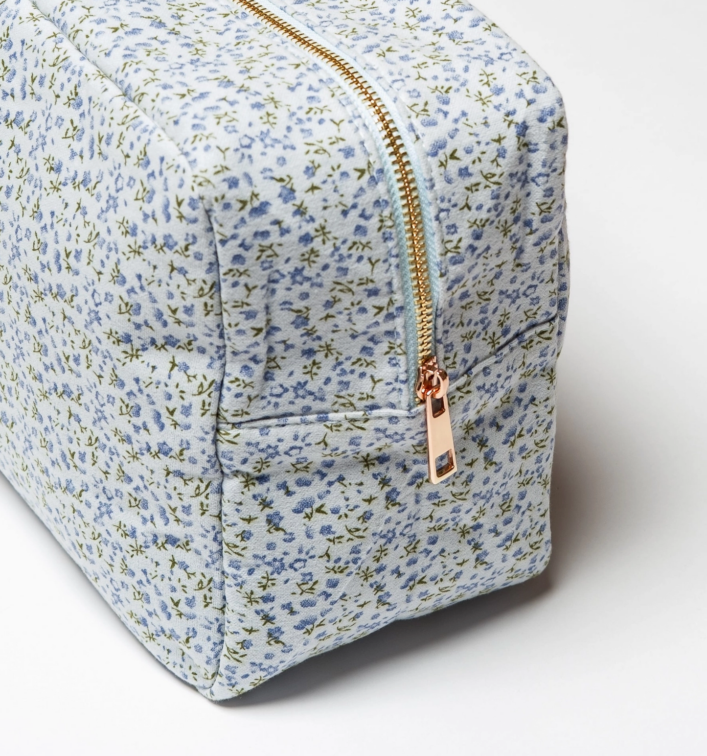 Ditsy Floral Cosmetic Bag L Blue