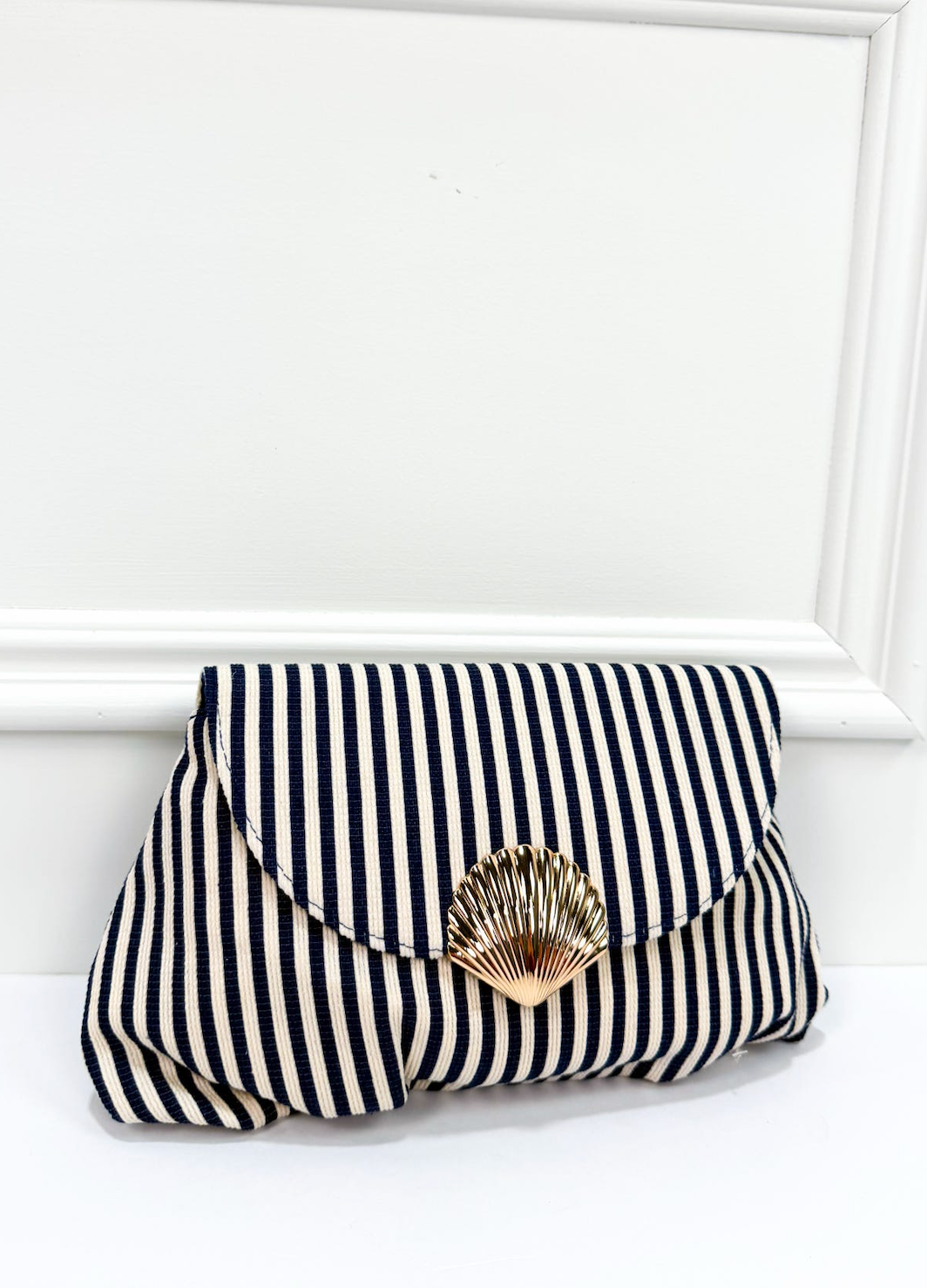 Kaia Shell Clutch Navy