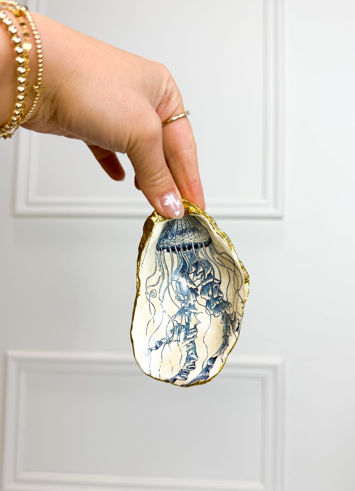Shell Shaped Dish W/ Sea Image