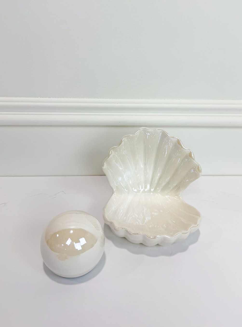 Seashell W/ LED Pearl White