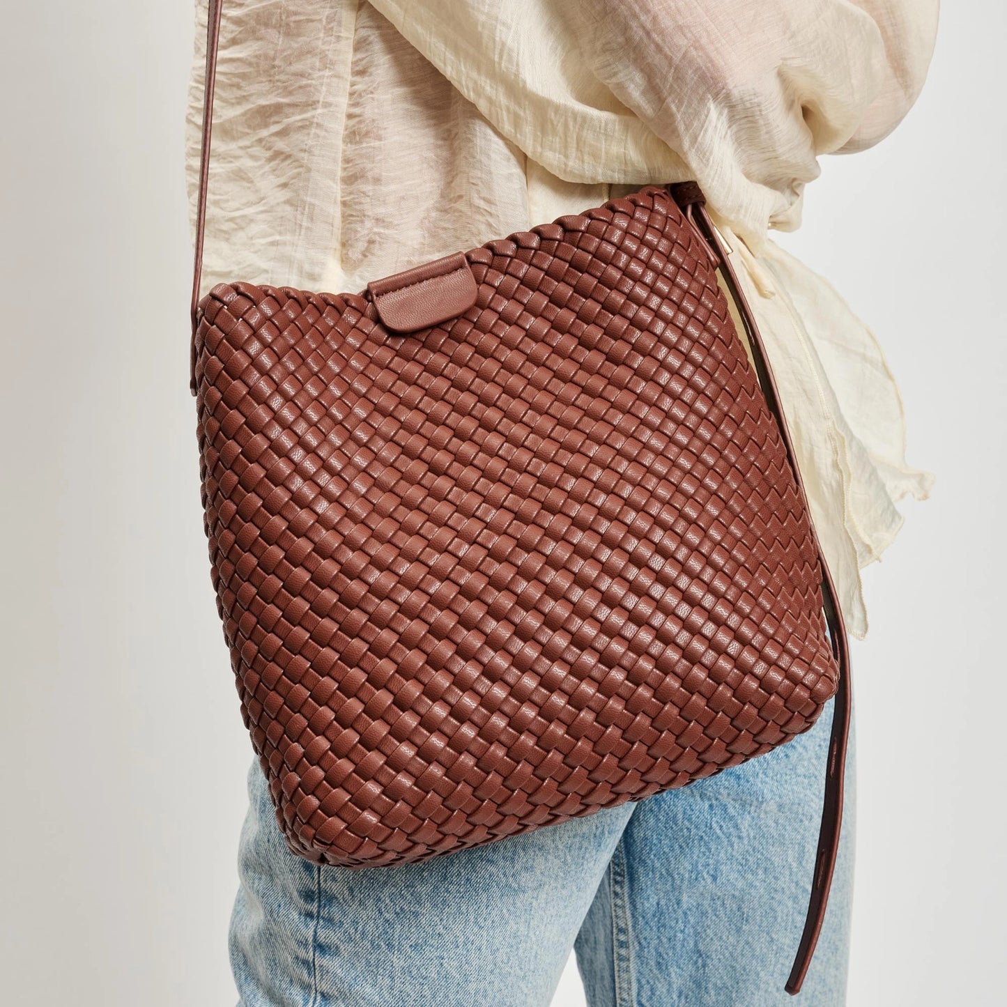 Isadora Bucket Bag Brown