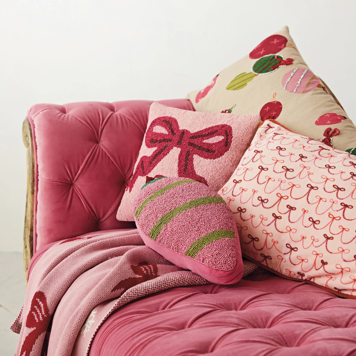 Bow Pattern Piping Pillow